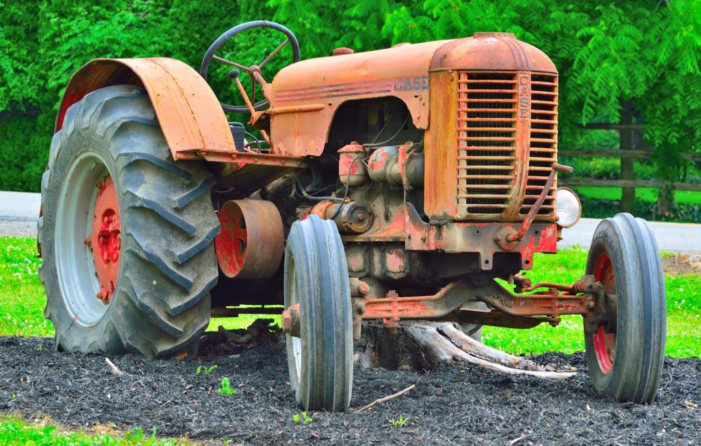 Tragedia pod Poznaniem. Traktor przewrócił się na rolnika