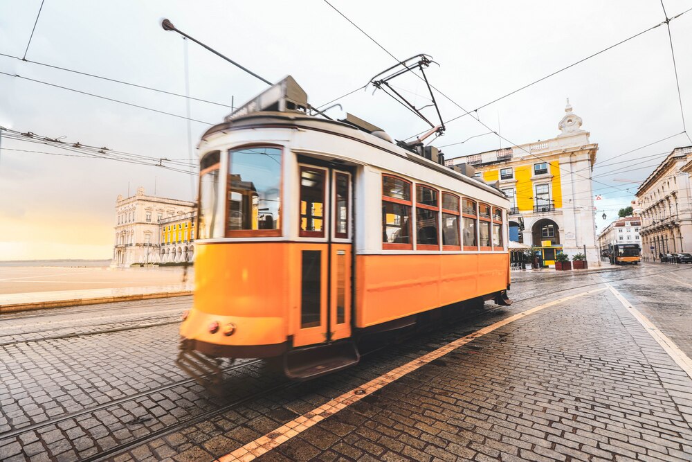 Matka z dziećmi wyproszona z tramwaju z powodu wózka – kontrowersyjna decyzja MPK w Poznaniu