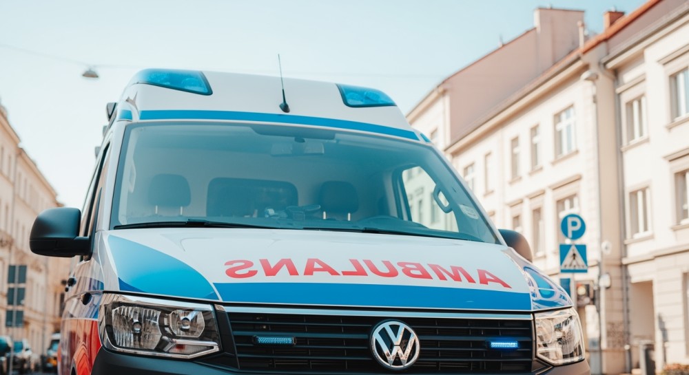 Błyskawiczna reakcja policjanta ratuje życie seniorki na ulicy